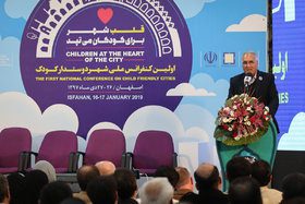 شهردار 2 - اصفهان، به عنوان اولین شهر حقوق شهری را در برنامه های خود مهم شمرد