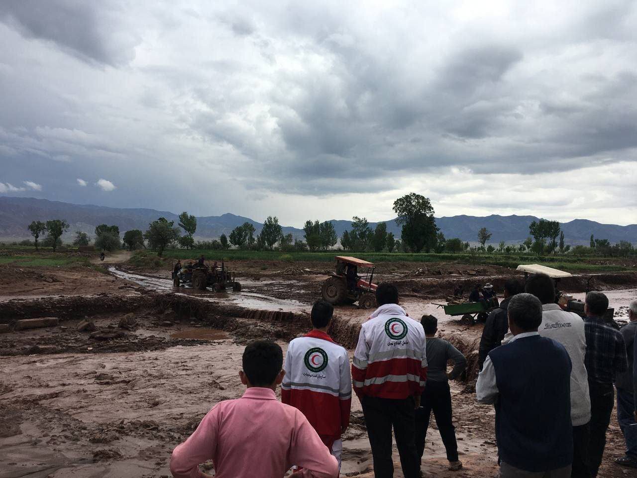 2019853 - نجات ۷ نفر از اهالی بومی منطقه در ارتفاعات شهرستان خوی