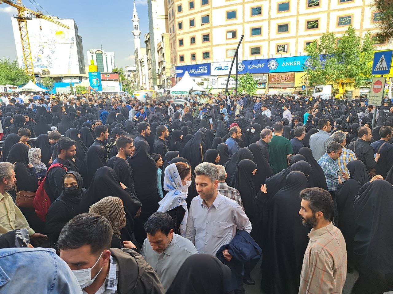 2028219 - اجتماع مردم تهران در سوگ شهادت آیت‌ الله رئیسی+ فیلم